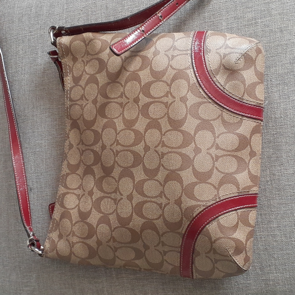 Coach peyton tan signature crossbody bag purse - Picture 4 of 13